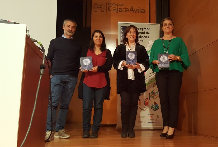 Imagen de María Ángeles García con los otros premiados