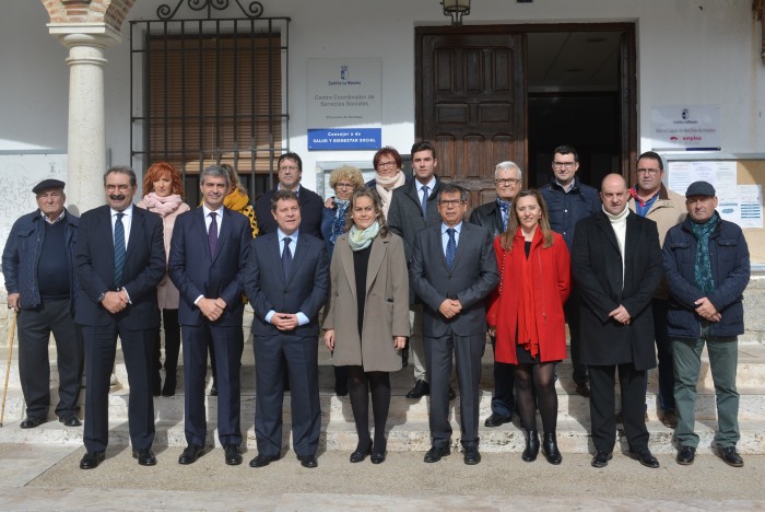 Álvaro Gutiérrez con la corporación municipal y alcaldes de pueblos cercanos