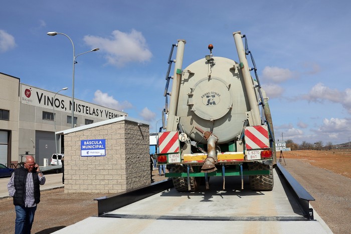 Imagen de Cedillo inaugura la báscula municipal de Madridejos