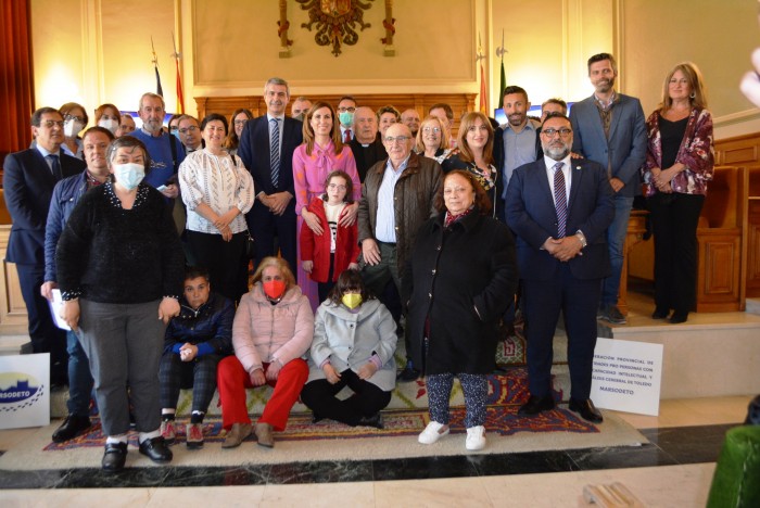 Imagen de Álvaro Gutiérrez con miembros de la gran familia de MARSODETO