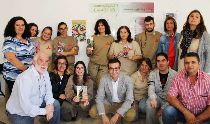 Fernando Muñoz con el taller de empleo de Camuñas