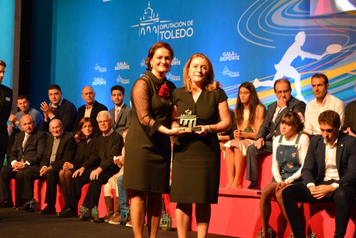 Imagen de María Ángeles García entrega premio valores humanos