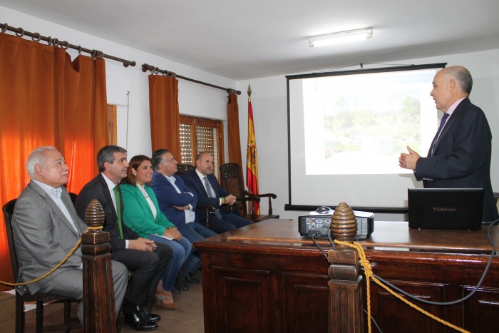 Álvaro Gutiérrez en la presentación del programa de carreteras para la Sierra de San Vicente