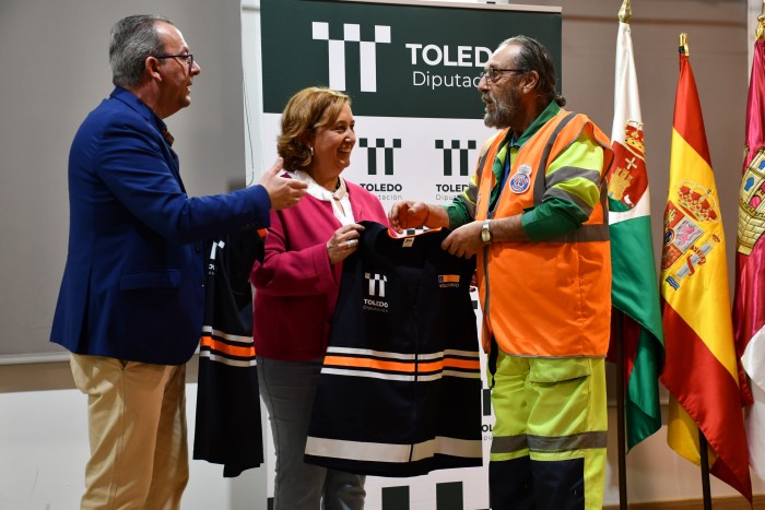 Imagen de 16042026 Entrega de equipaciones a voluntarios de Protección Civil 2