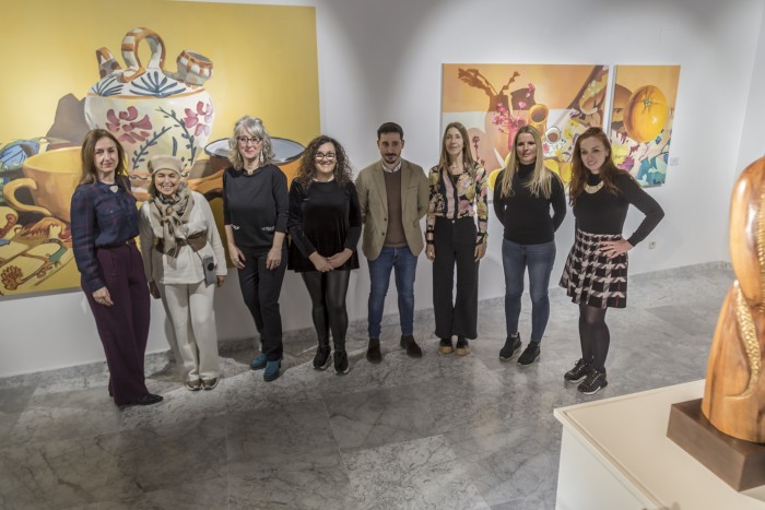 Imagen de José Antonio Ruiz con algunas de las artistas