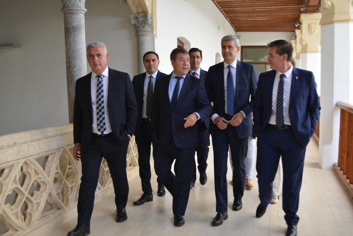 Imagen de Álvaro Gutiérrez con García-Page y los otros presidentes de diputaciones