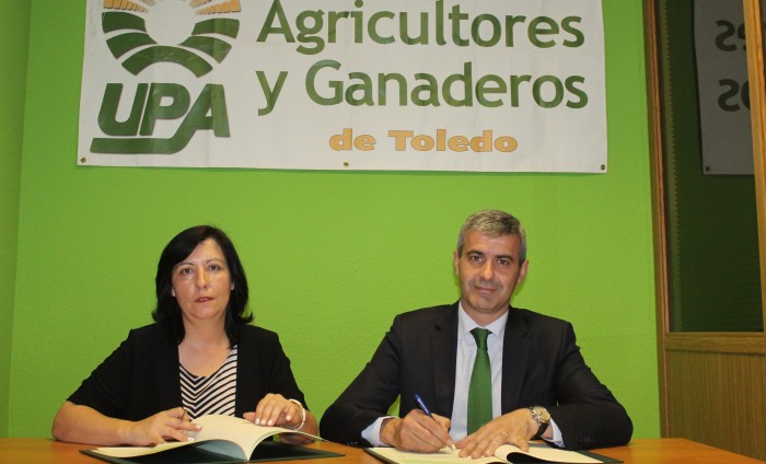 Imagen de Álvaro Gutiérrez y Elisa Fernández en la firma del convenio de colaboración