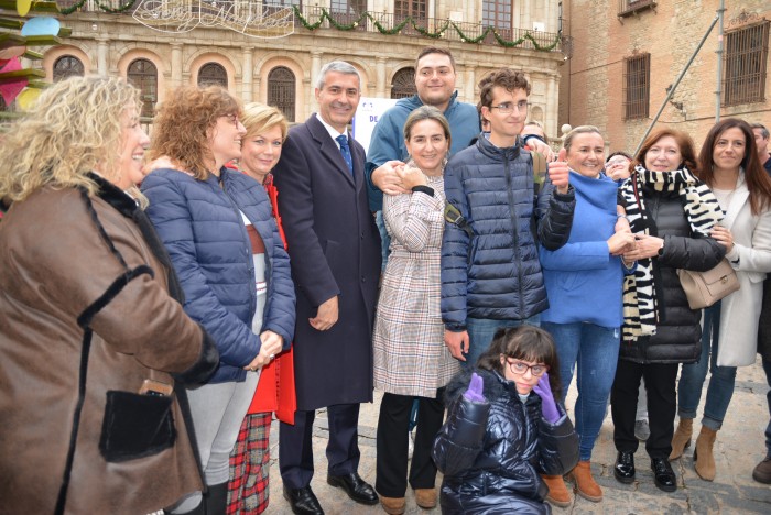 Imagen de Álvaro Gutiérrez con la alcaldesa de Toledo