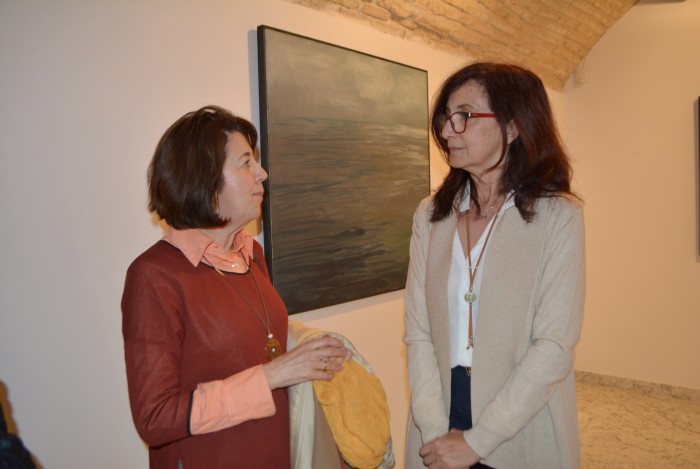 Imagen de Ana Gómez y Esther Aragón en la exposición