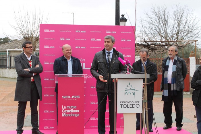 Imagen de Acto de plantación de olmos en la provincia junto a la Fundación Solis