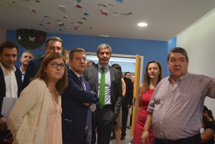 Imagen de Álvaro Gutiérrez en la reformada sala de pediatría de urgencias del hospital Virgen de la Salud