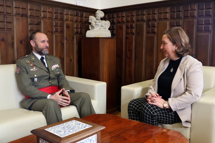 Imagen de La presidenta Cedillo despide al general Arenas, director del Museo del Ejército