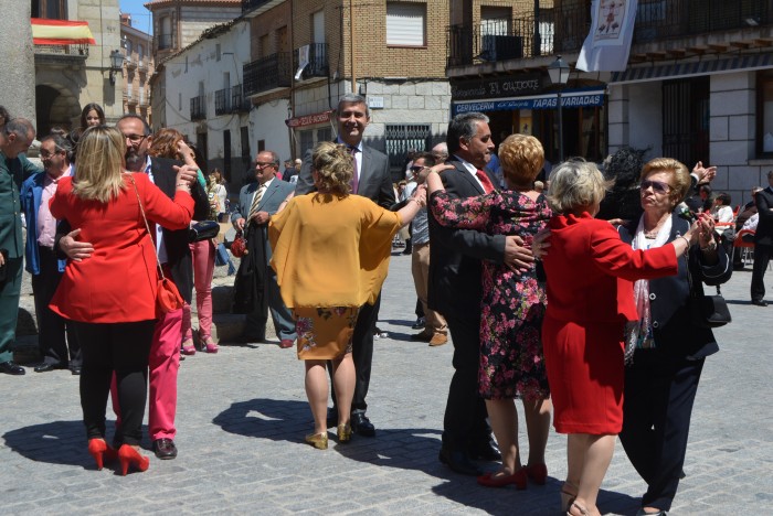 Imagen de El presidente baile en las fiestas de Almorox