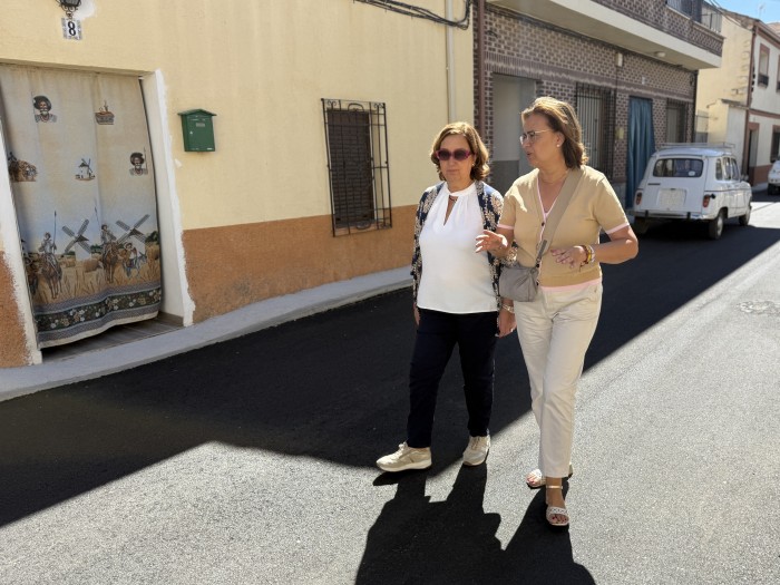 Imagen de 01102025 La presidenta Cedillo visitó las calles pavimentadas con la alcaldesa de Navahermosa
