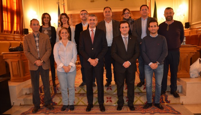 Imagen de Álvaro Gutiérrez con todo su equipo de gobierno