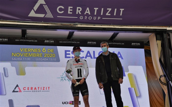 Imagen de En el podium junto a la ganadora la holandesa Lorena Wiebes