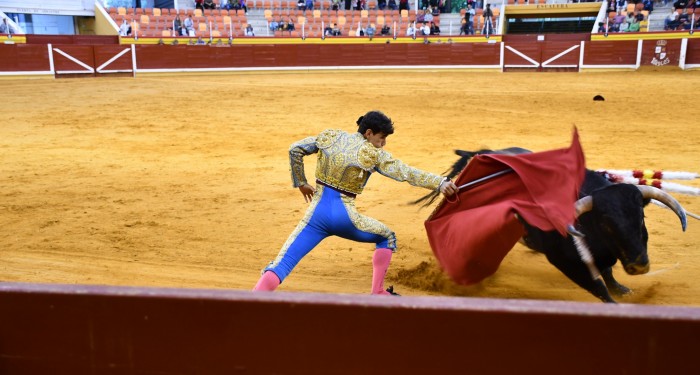 Sergio Moreno durante su faena