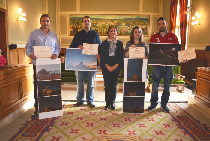 Imagen de María Ángeles García con los premiados