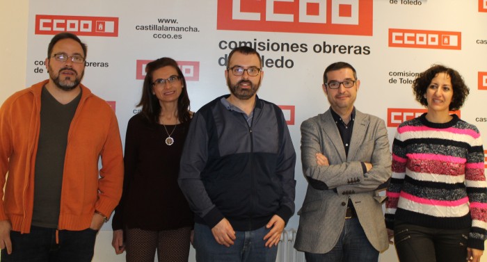 Fernando Muñoz junto a José Luis Arroyo y miembros de la Ejecutiva de CCOO-Toledo