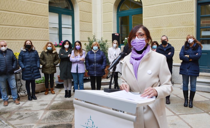 Imagen de Ana Gómez en la lectura del manifiesto