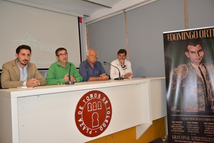 Imagen de Fernando Muñoz haciendo balance del curso clausurado hoy