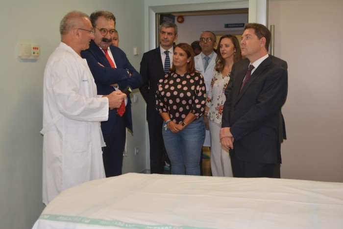 Álvaro Gutiérrez y Emiliano García-Page en la visita al área de partos del hospital de Talavera