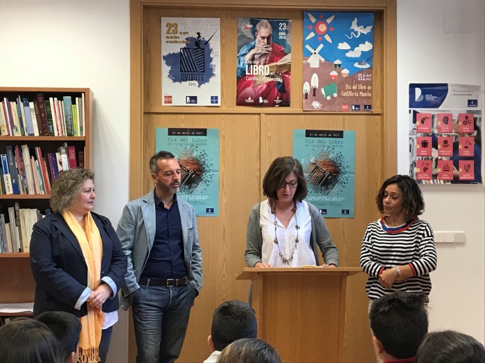 Ana María Gómez en la actividad del Día del Libro en Yuncler