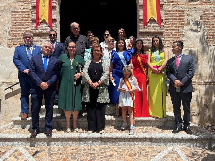 Imagen de En la puerta de la iglesia