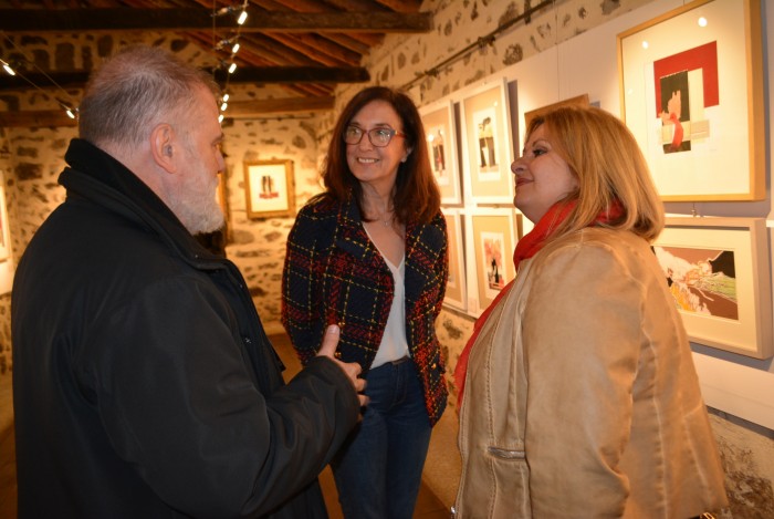 Imagen de Ana Gómez inaugurando la exposición