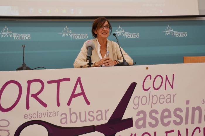 Ana Gómez presentando los actos conmemorativos del 25N en la provincia de Toledo