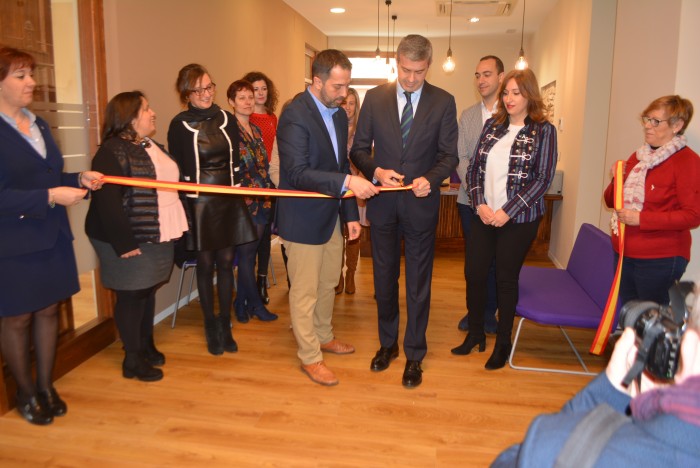 Álvaro Gutiérrez inaugura el Centro de la Mujer de Torrijos
