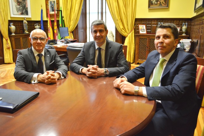 Imagen de Reunión de Álvaro Gutiérrez, Julio Díaz y Felipe pazos.