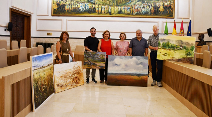 Cedillo con los premiados del I Certamen de Pintura Rápida