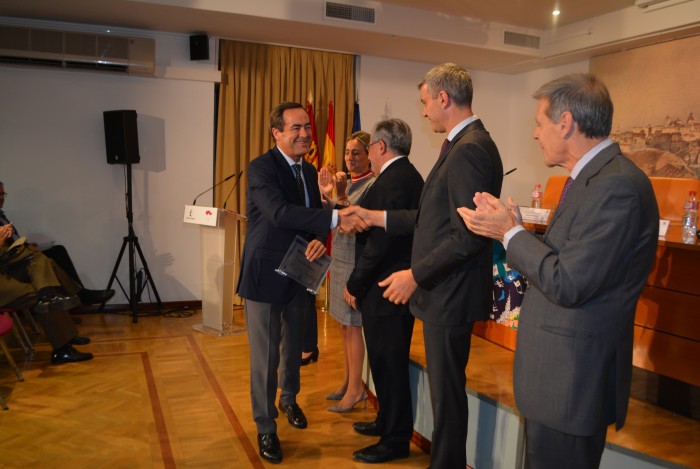 Imagen de El presidente provincial saluda a José Bono