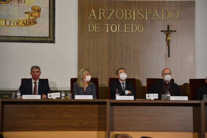 Imagen de Un momento de la presentación del libro editado por la Diputación