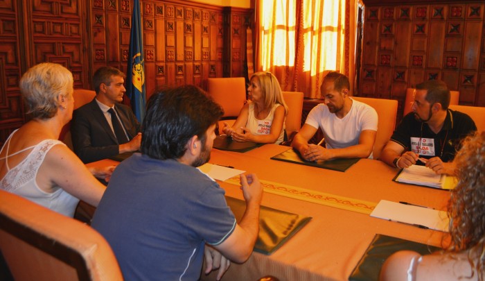 Imagen de El presidente de la Diputación se reúne con los trabajadores de SADA