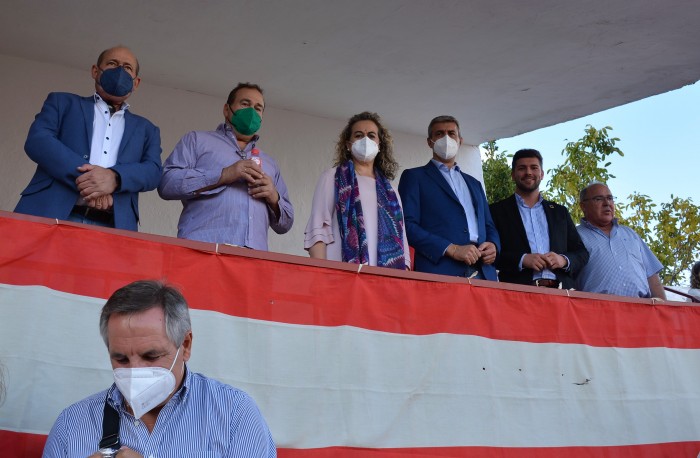 Imagen de Momentos antes de iniciarse el festejo en la plaza de toros de Villarrubia de Santiago