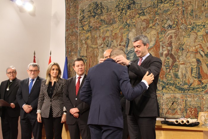 Imagen de Álvaro Gutiérrez distingue a un nuevo correspondiente de la Academia