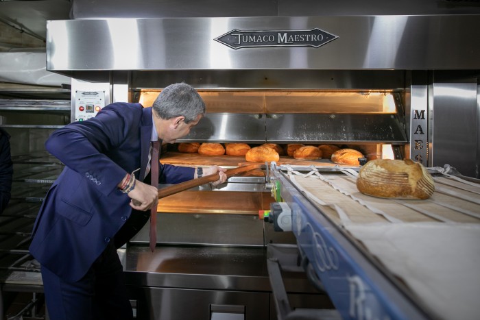En la panadería Ruiz Benayas
