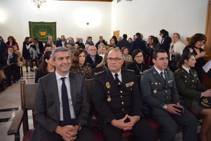 Imagen de Álvaro Gutiérrez junto a los asistentes a la jura de nuevos letrados y letradas