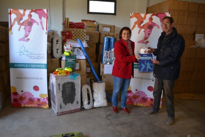 Imagen de Entrega de material a Cardiel de los Montes