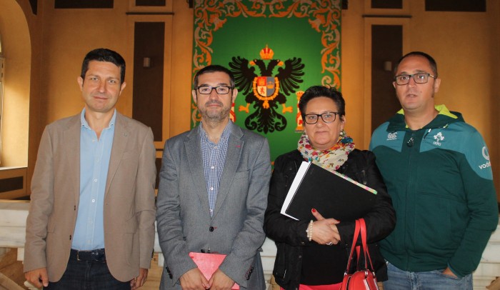 Imagen de Fernando Muñoz con los representantes de CSIF, CCOO y UGT