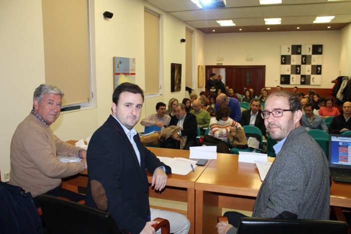 Ángel Luengo con José María de Prada y Jerónimo Martínez momentos antes de inaugurar el curso