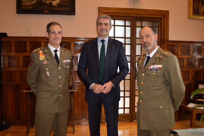 Álvaro Gutiérrez con Pedro Linares y Rafael Cortés