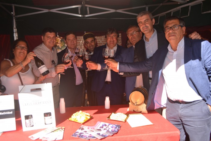 Álvaro Gutiérrez en uno de los stands de la feria del vino
