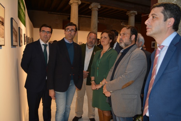 Imagen de María Ángeles García visita la exposición