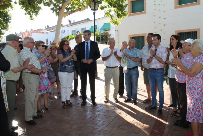 Imagen de Álvaro Gutiérrez felicita al pueblo de Parrillas por este nuevo espacio público mejorado