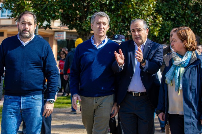Imagen de 23032025 Cedillo visita Talavera tras la crecida del Tajo que ha afectado al puente romano