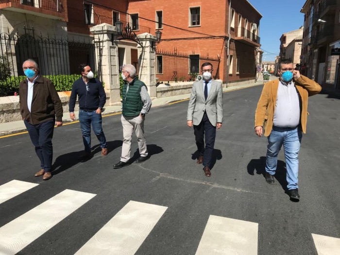 Imagen de Fernando Muñoz visitando obras en Ocaña