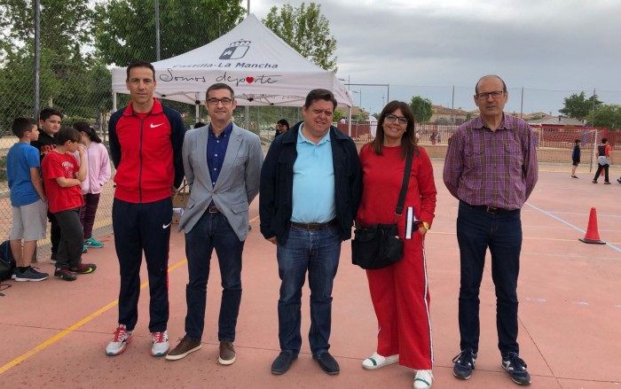 Imagen de Fernando Muñoz en las jornada de iniciación deportiva Somos deporte 3-18 celebrada en Cobisa